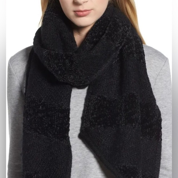 Rebecca Minkoff Blocked Yarn Muffler Cozy black scarf tonal patterns 11”x80” - Picture 1 of 7